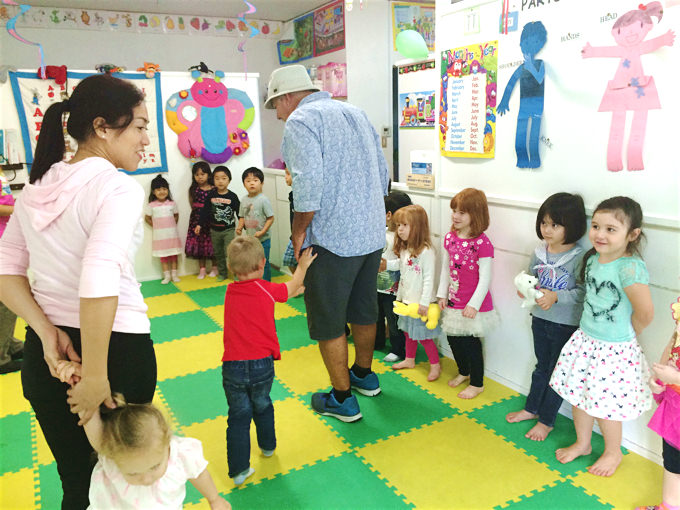 東京・沖縄で開催される英語サマースクール参加風景