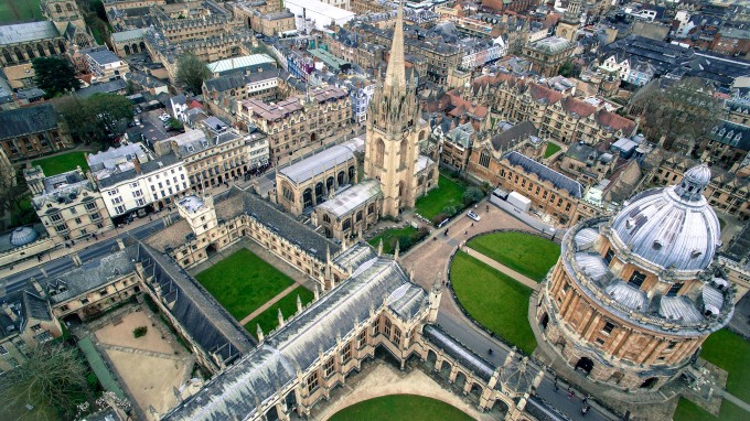 イギリス名門「オックスフォード大学」の魅力に迫る！ 映画「ハリー