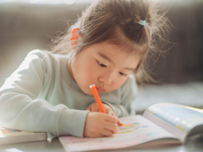 英検の過去問を解く小学生の画像