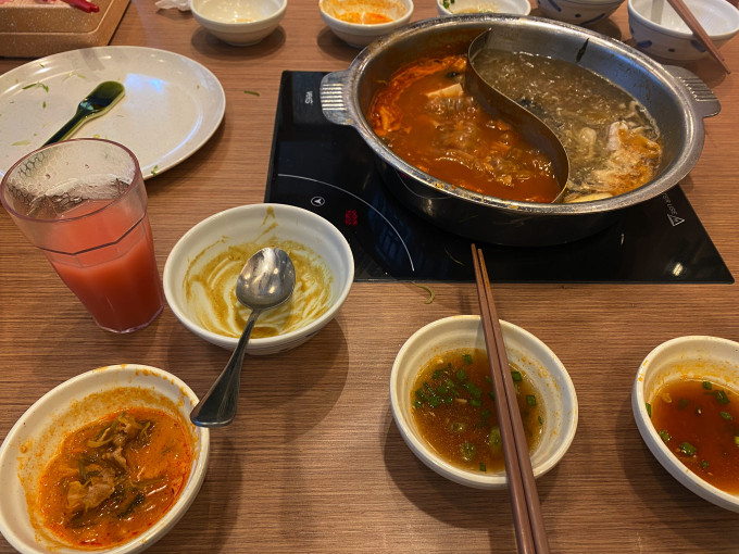 マレーシアのしゃぶしゃぶ食べ放題で家族団らんディナー｜2種類のスープで楽しむ日本式鍋料理と子連れにも人気のビュッフェ