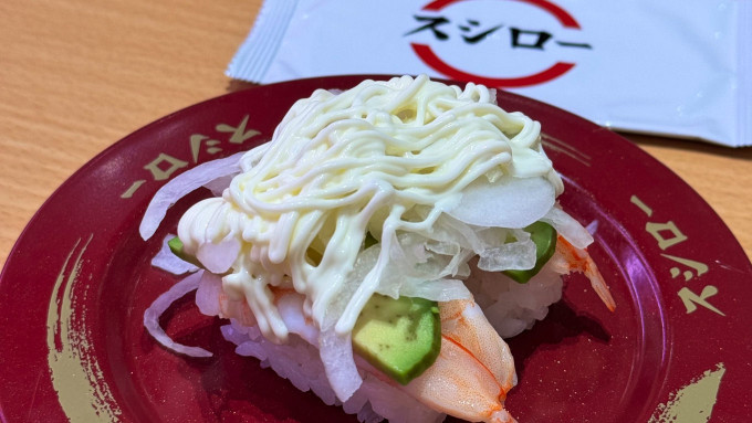 スシロー・マレーシア店の創作寿司プレート｜エビとアボカドにマヨネーズを乗せた子どもにも人気の日本食メニュー
