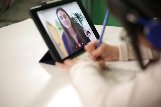 グローバルステップアカデミー（GSAオンライン）で英検学習を行っている小学生