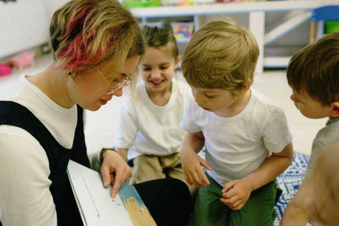 デジタルに頼らない教科もあるスウェーデンの学校