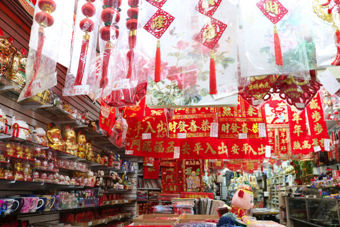 マレーシアの春節(チャイニーズニューイヤー)で街が赤と金に染まる景色