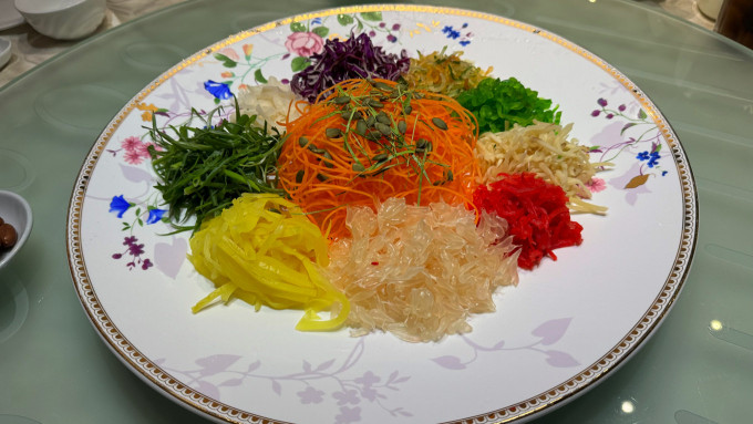 マレーシアの春節名物イーサン(魚生/Yee Sang):ローヘイで混ぜる縁起サラダ