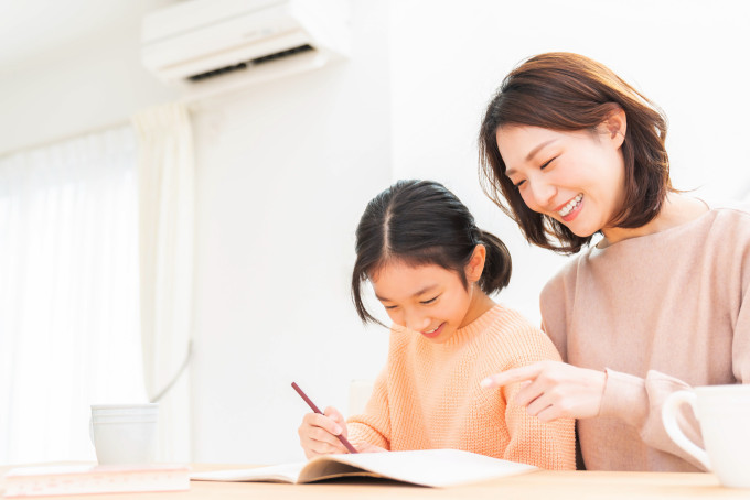 英語が苦手な親でも子どものライティング習慣をサポートする方法のイメージ