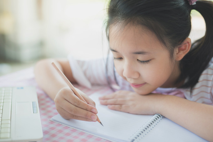 小学生の英語ライティング年齢別ロードマップ｜小2〜中学生の書く力の育て方